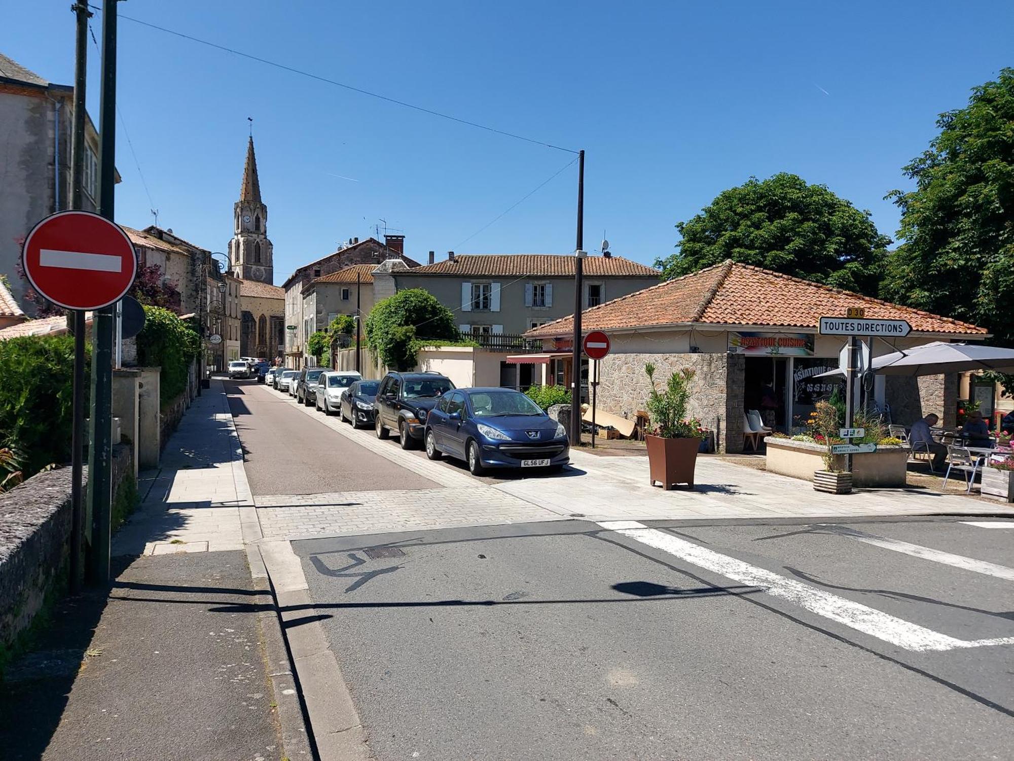 Charming Two Bedroom Gite With Beautiful Gardens Confolens Extérieur photo