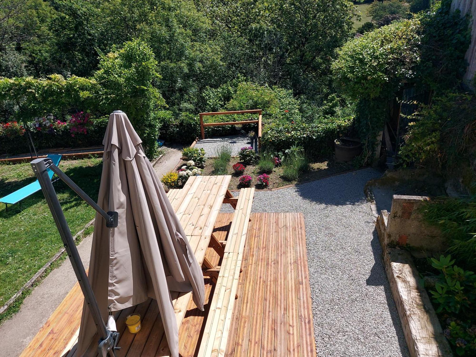 Charming Two Bedroom Gite With Beautiful Gardens Confolens Extérieur photo