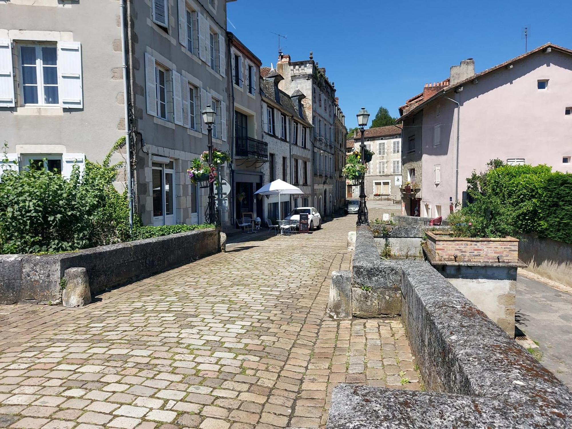 Charming Two Bedroom Gite With Beautiful Gardens Confolens Extérieur photo